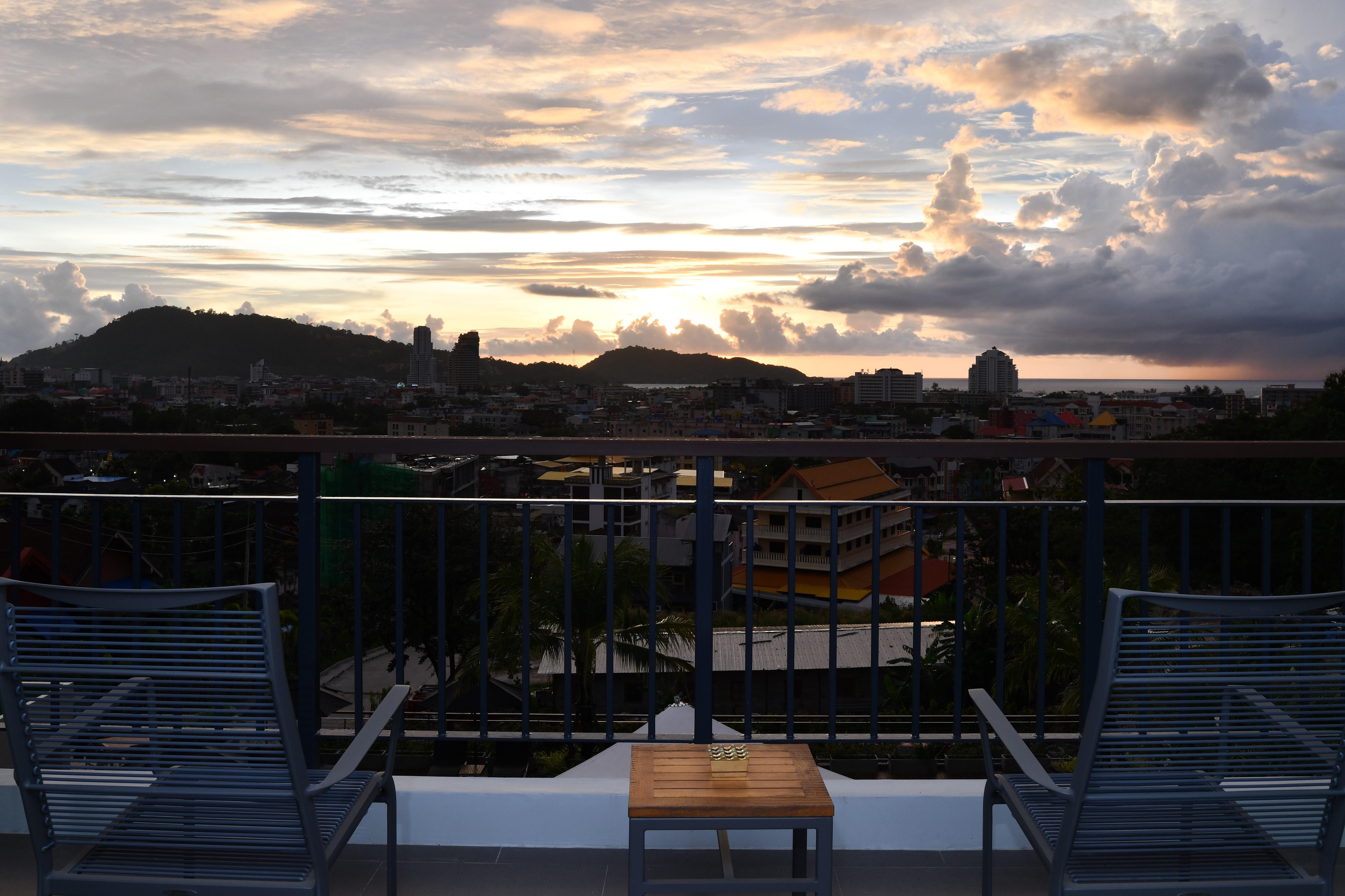 普吉岛芭东海滩天空景观度假村-Sha高级认证 Patong 外观 照片 Sunset at the University of the West Indies Cave Hill Campus