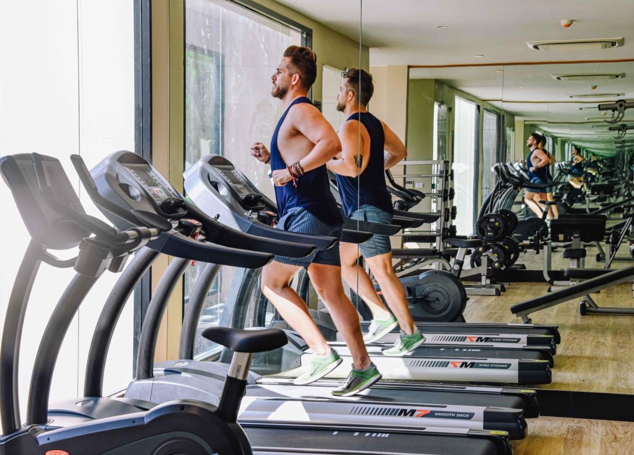 普吉岛芭东海滩天空景观度假村-Sha高级认证 Patong 外观 照片 A treadmill in use
