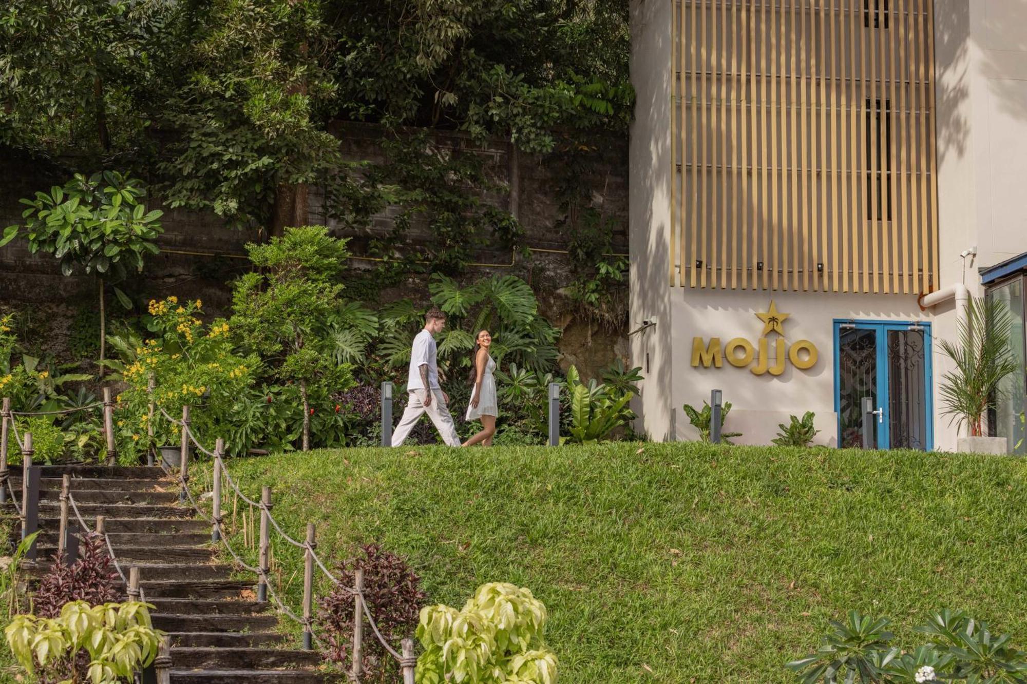 普吉岛芭东海滩天空景观度假村-Sha高级认证 Patong 外观 照片 The entrance to the MoJo