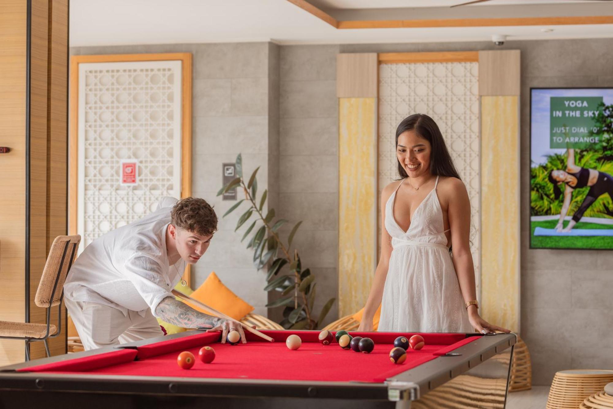 普吉岛芭东海滩天空景观度假村-Sha高级认证 Patong 外观 照片 A pool table