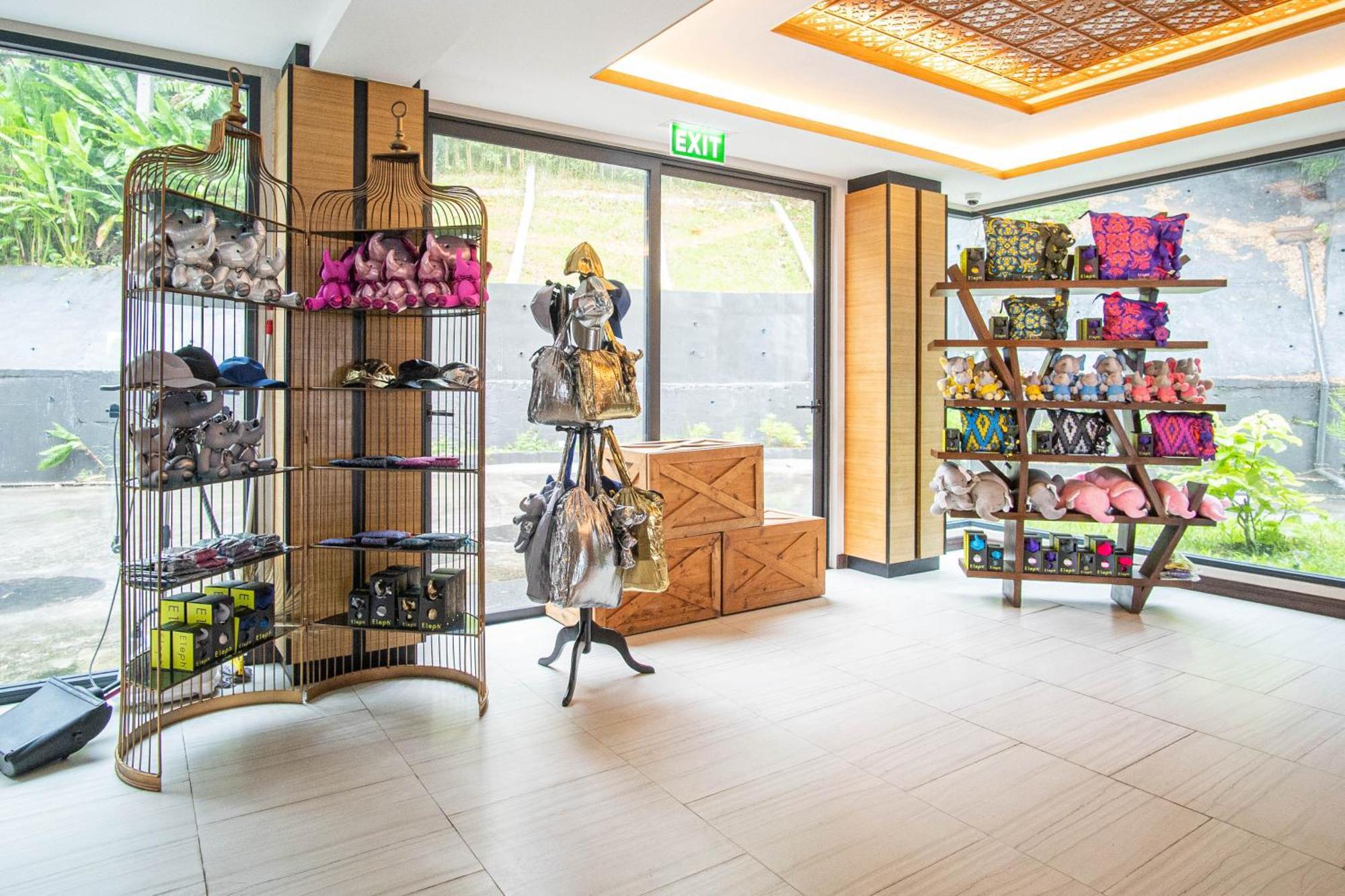 普吉岛芭东海滩天空景观度假村-Sha高级认证 Patong 外观 照片 The gift shop at the Butterfly in the City